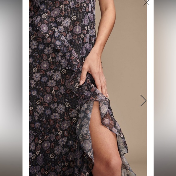 NWT 🍀🍀Ruffle V Neck Midi - Picture 3 of 7